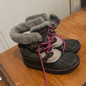 London Fog Gray and Black Kids Snow Boots with Pink Laces
